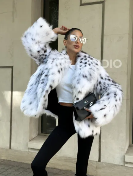 Шуба из меха лисы под рысь - цвет белый, PREMIUM COLLECTION - фото 4