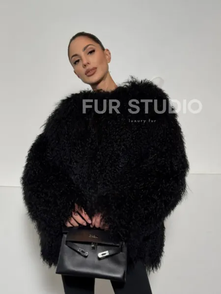 Черная шуба из меха ламы воротник шанель - фото 9