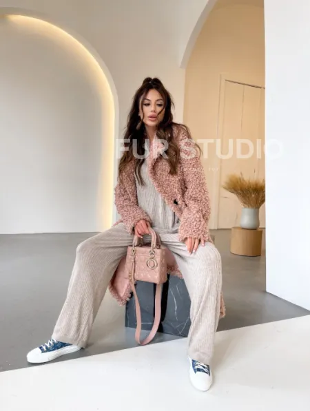 Шуба из экомеха в цвете пудра - фото 2