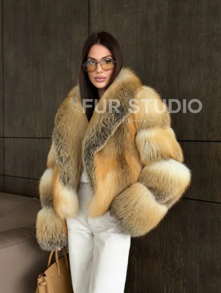 Полушубок-кроп с шалевым воротником из лисы - фото 12