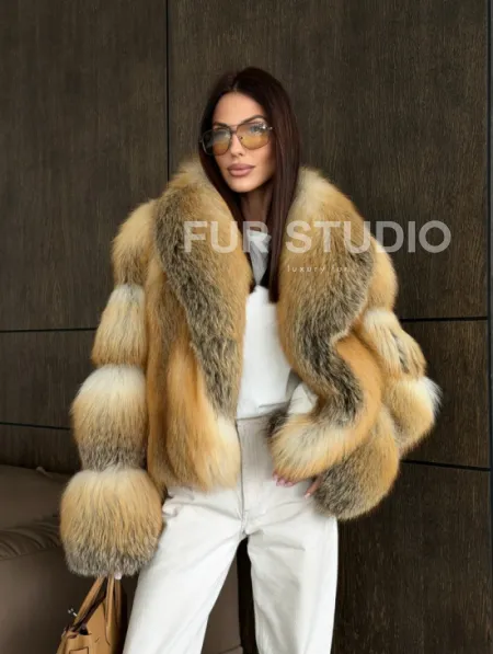 Полушубок-кроп с шалевым воротником из лисы - фото 15