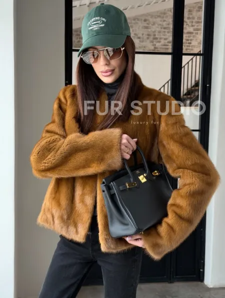 Меховой жакет из золотой норки - фото 17