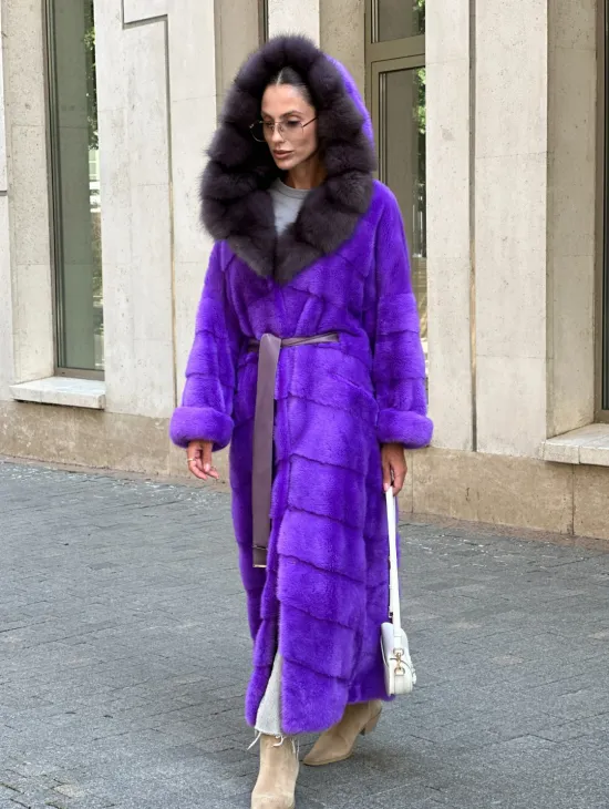 Шуба из аукционной норки с капюшоном из меха куницы - фиолетовый - фото 7