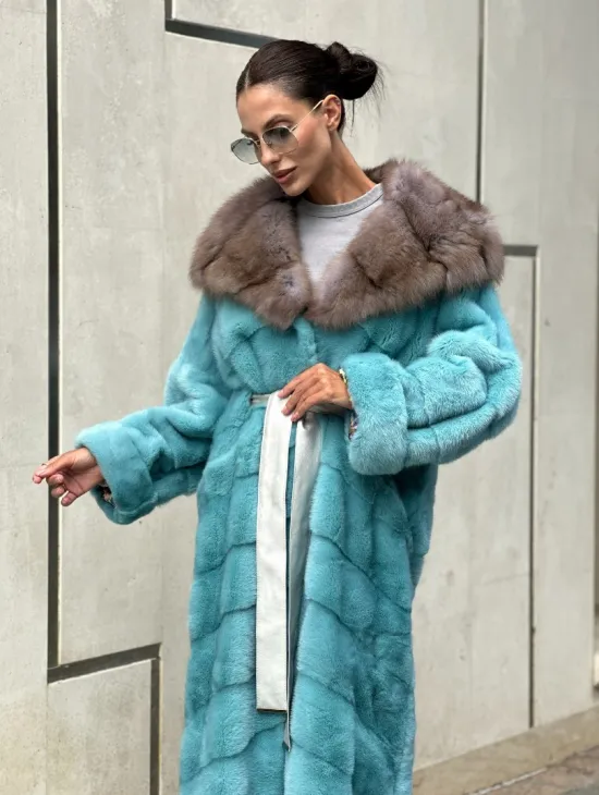 Удлиненная норковая шуба с капюшоном из меха куницы - цвет Тиффани - фото 1