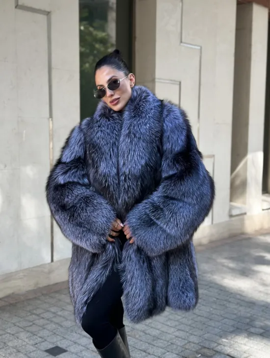 Удлиненная шуба из чернобурой лисы - фото 4