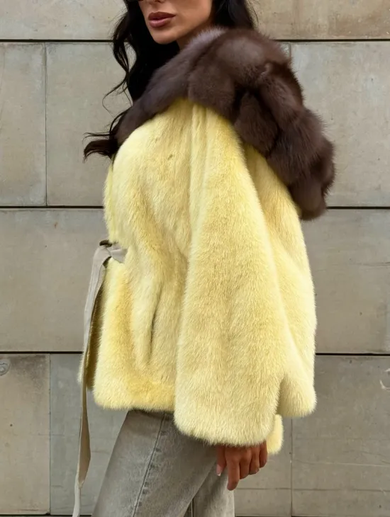 Женское норковое пончо с капюшоном из меха куницы - фото 6