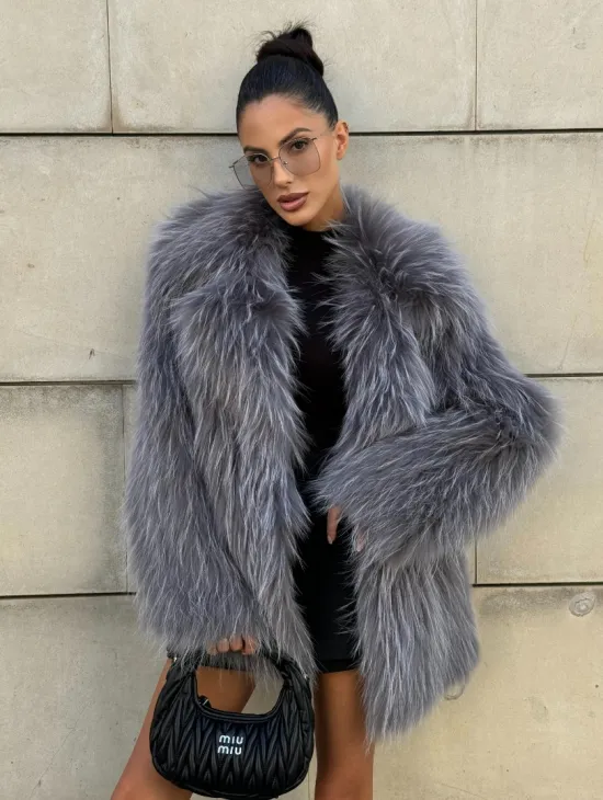 Шуба из меха енота на вязанной основе - фото 9