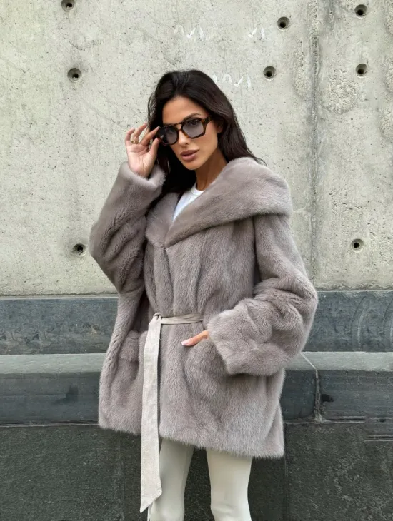 Шуба Oversize из меха цельной норки с капюшоном - фото 4