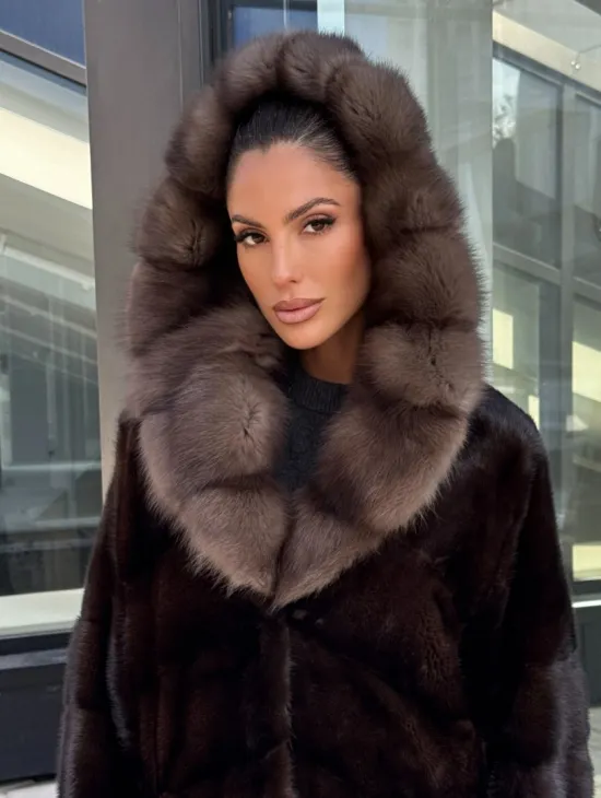 Шуба автоледи из меха норки с капюшоном куницы - шоколад - фото 1