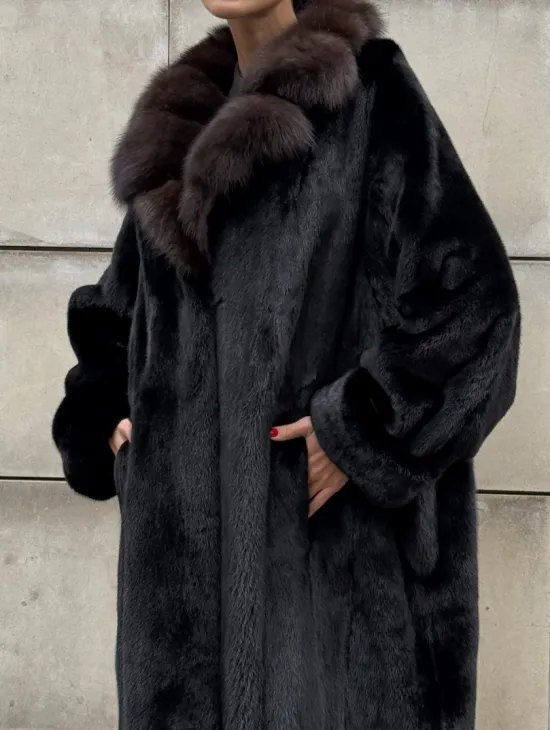 Манто New Elegance из норки Saga Furs с воротником из меха соболя - фото 4