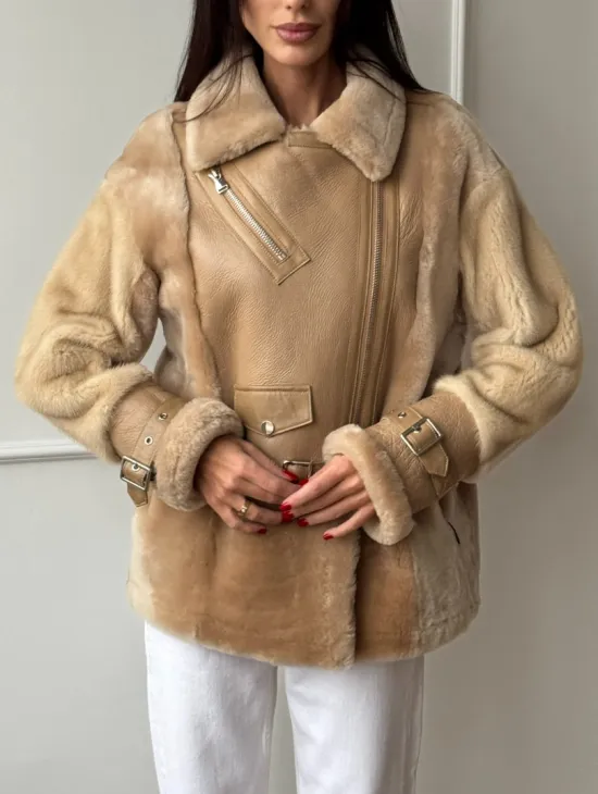 Трендовая куртка - дубленка из натурального меха мериноса и норки на рукавах - фото 8