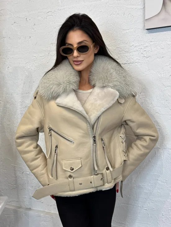 Дубленка из натуральной овчины со шнуровкой на спине и воротником из меха песца - фото 0