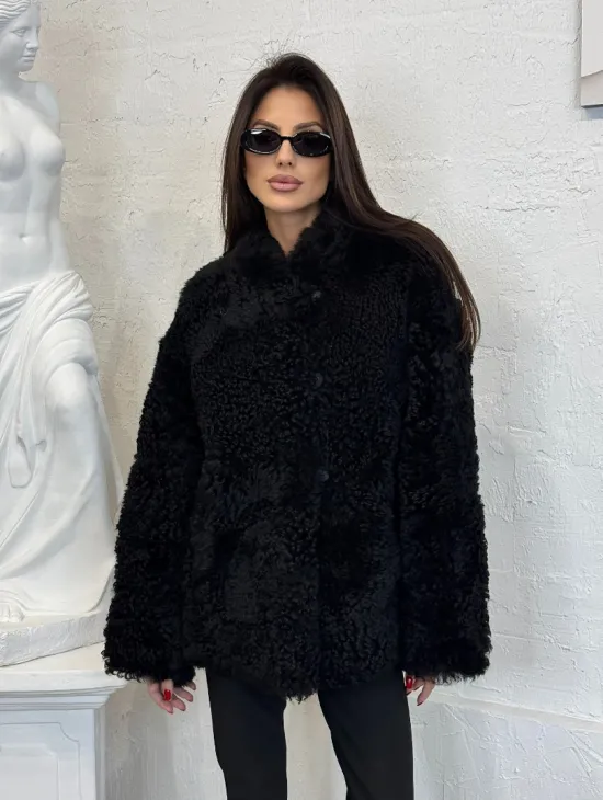 Черный двухсторонний полушубок из натурального меха овчины - фото 0