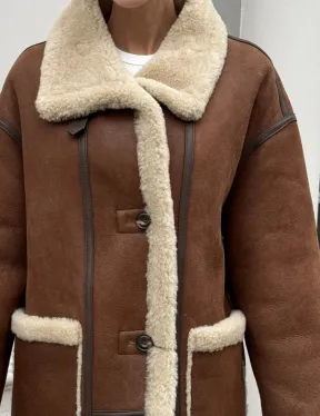 Современная коричневая дубленка из меха кёрли «Casual style» - фото 2