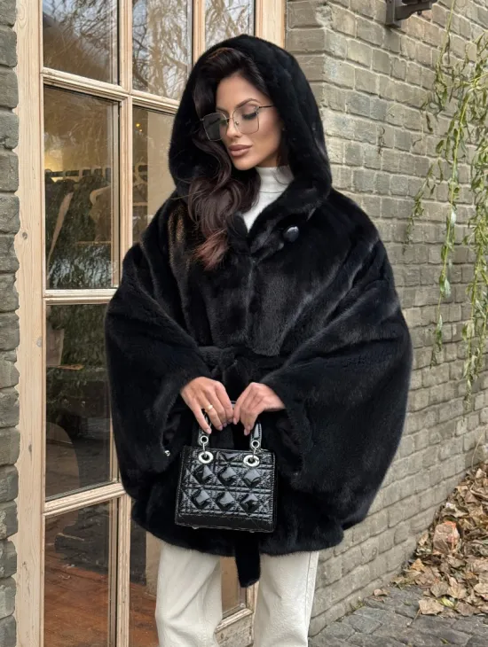 Меховое пончо из скандинавской норки с капюшоном - черный изумруд - фото 8