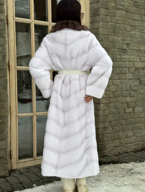 Длинная прямая норковая шуба с воротником из меха куницы цвет паломино - фото 4