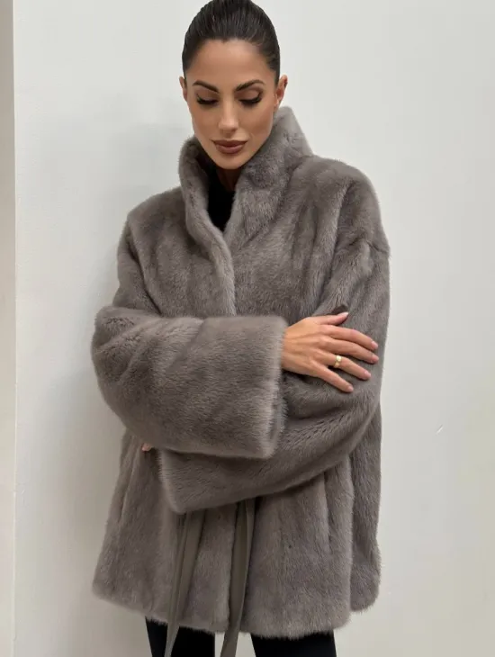 Норковый полушубок кимоно с V-образным воротником в сером цвете - фото 4