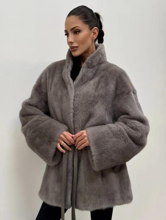 Норковый полушубок кимоно с V-образным воротником в сером цвете - фото 0