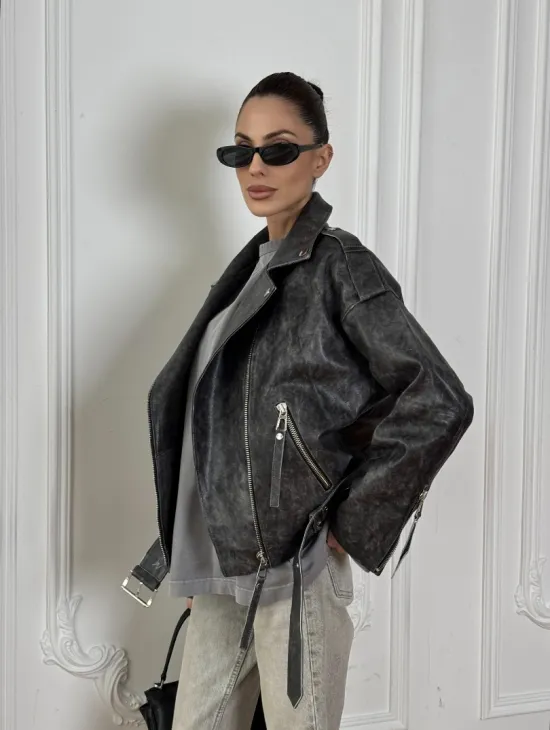 Косуха из натуральной серой кожи с эффектом винтажа и декоративными кнопками по краям воротника - фото 9