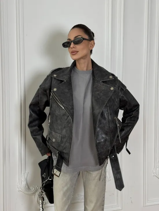 Косуха из натуральной серой кожи с эффектом винтажа и декоративными кнопками по краям воротника - фото 11