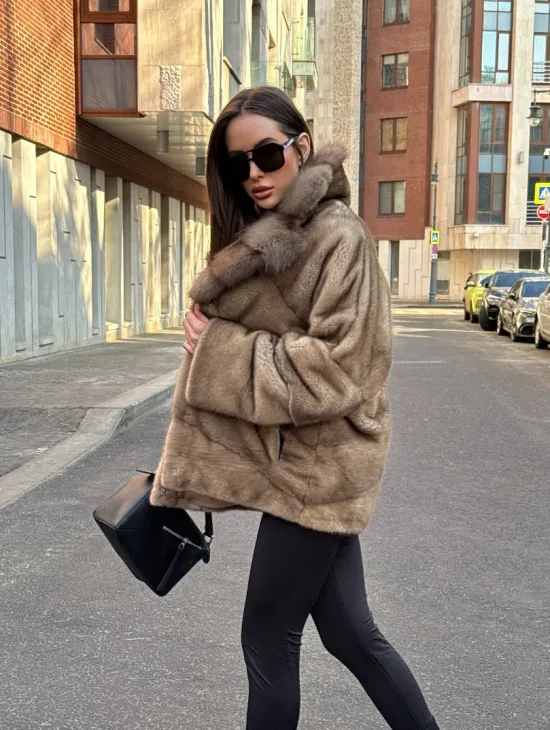 Норковый полушубок в натуральном цвете пастель с английским воротником из куницы - фото 9