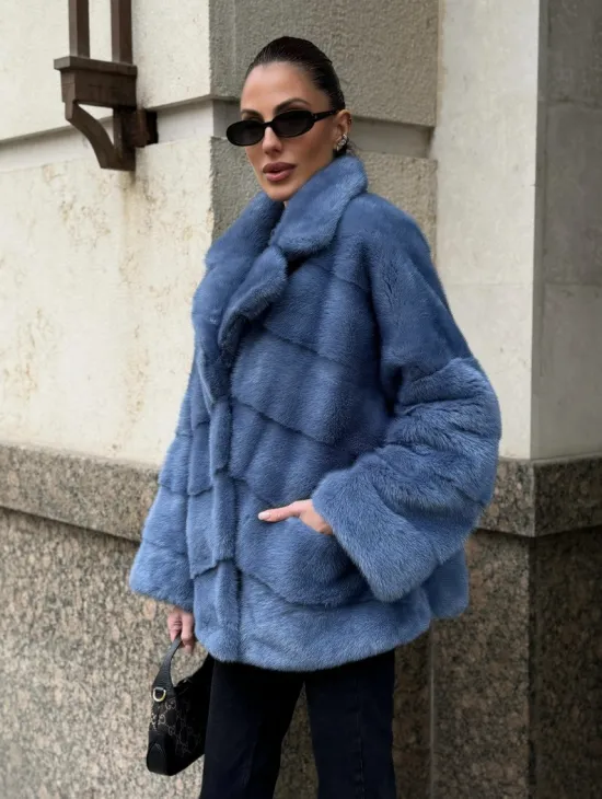 Короткая норковая шуба в цвете джинс с английским воротником - фото 7