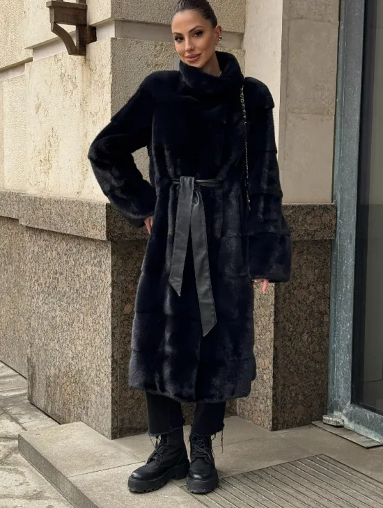 Шуба из плюшевой скандинавской норки в сине-черном цвете - стойка воротник - фото 5