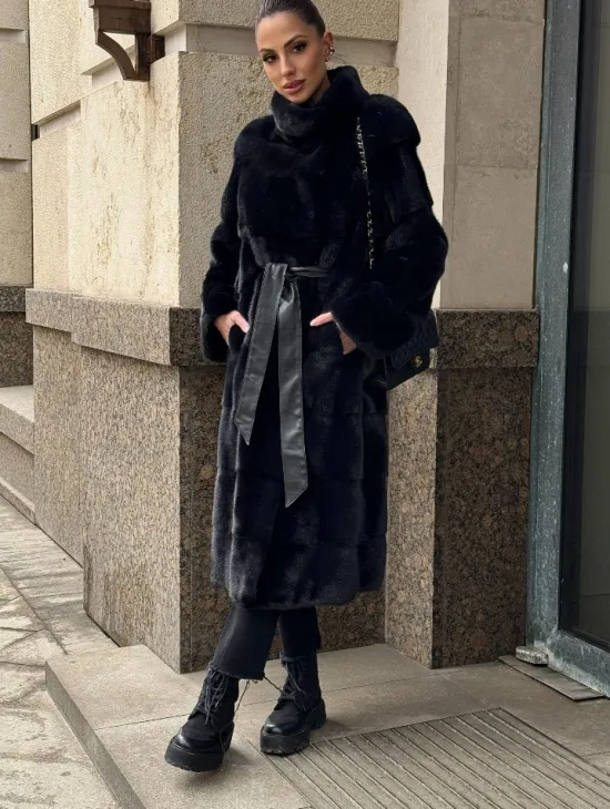 Шуба из плюшевой скандинавской норки в сине-черном цвете - стойка воротник - фото 4