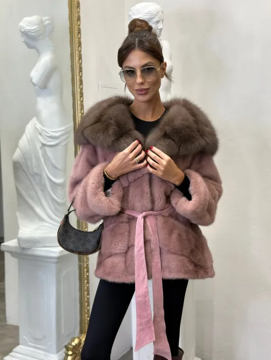 Норковое пончо с капюшоном из куницы в цвете пудра - фото 4