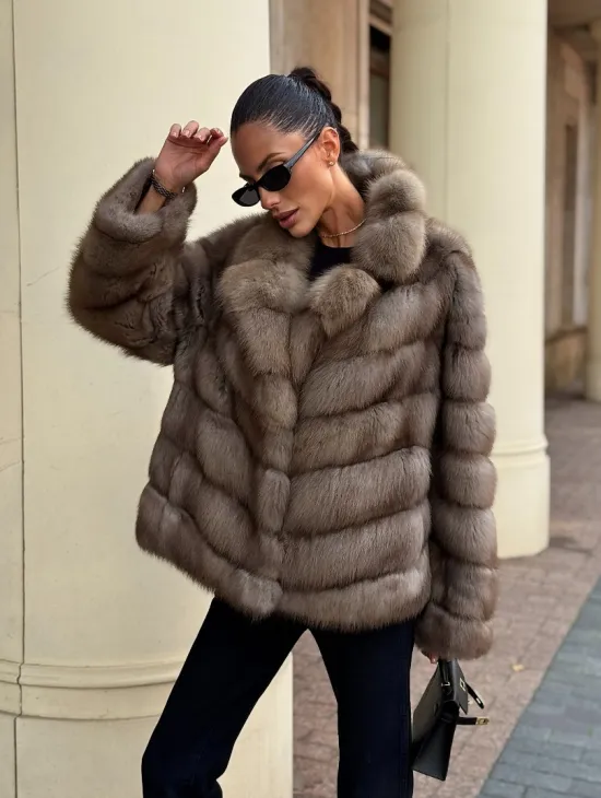 Короткая шуба из куницы - цвет пастель - фото 10