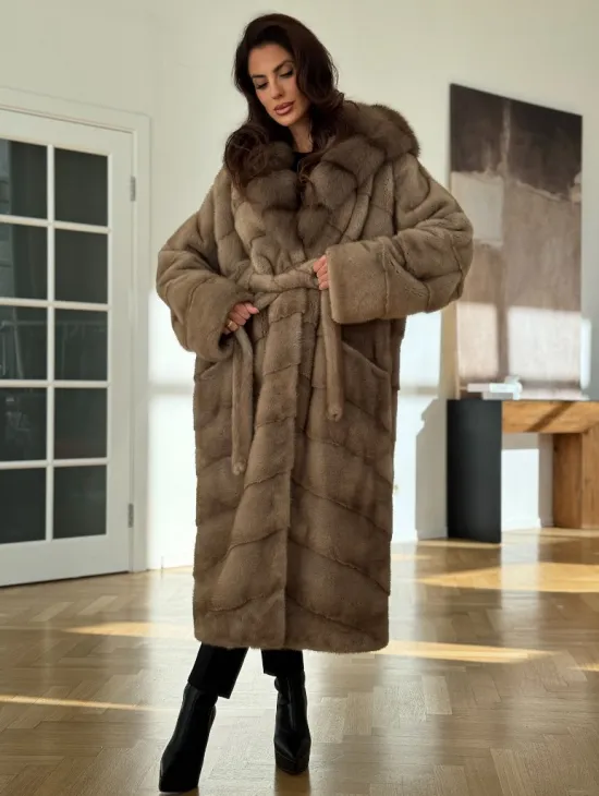 Бежевая норковая шуба с капюшоном куница - фото 7