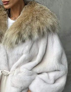 Светлая норковая шуба с капюшоном - фото 2