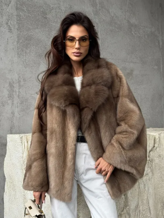 Короткая норковая шуба с воротником куницы - фото 11