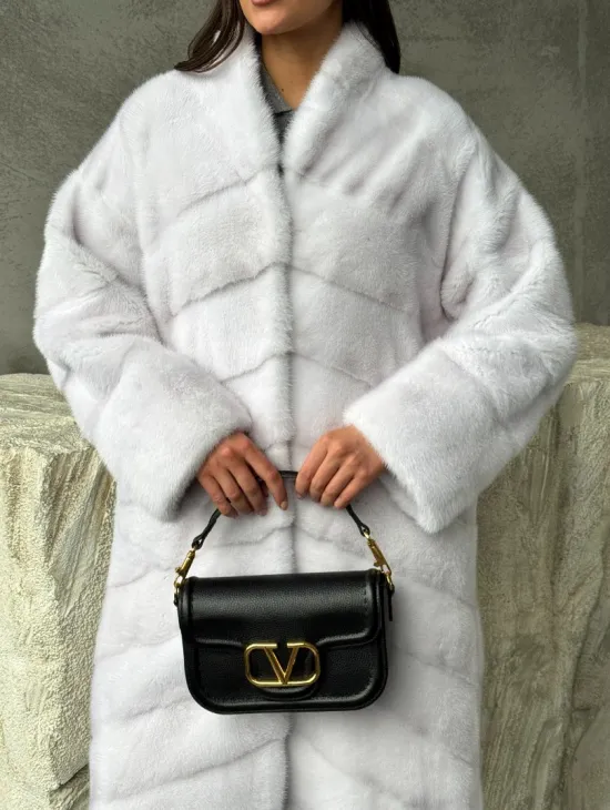 Белая норковая шуба с V-образным воротником - фото 3