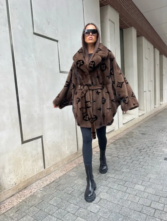 Норковое пончо из меха аукционной норки Velvet в цвете соболь - фото 3