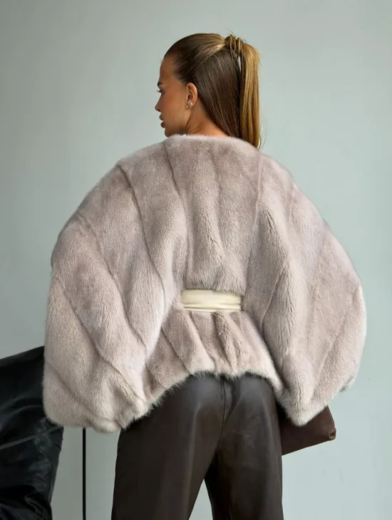 Женская шуба в стиле 