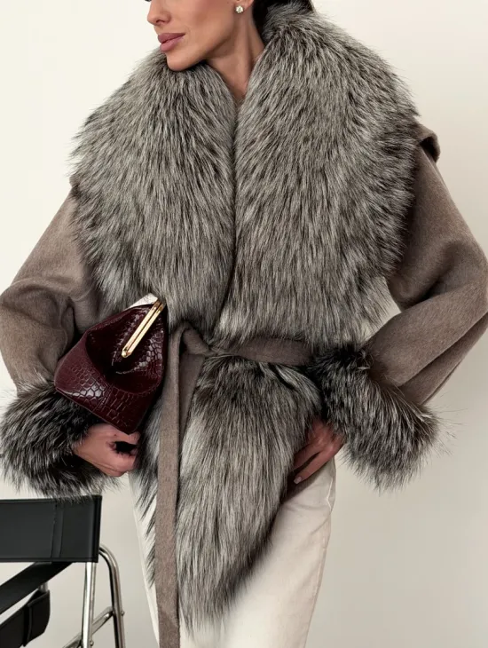 Полупальто с мехом чернобурки - фото 2