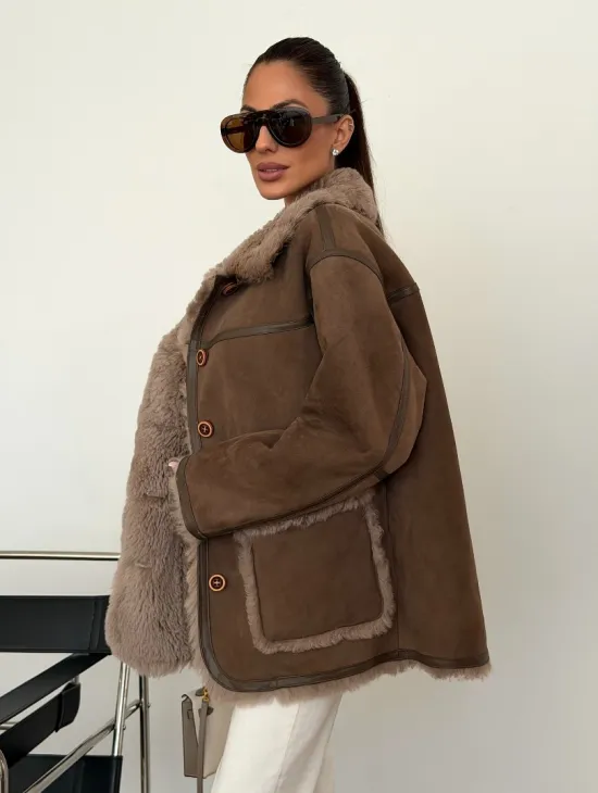 Коричневая замшевая дубленка на мехе тиградо - фото 9