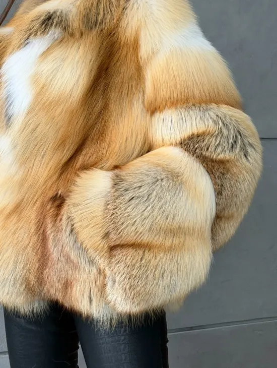 Короткая шуба из золотой альпийской лисы - фото 1