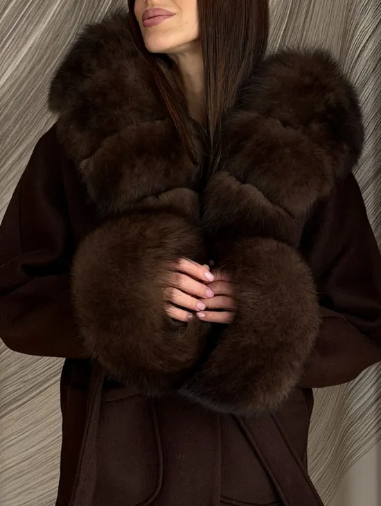Пальто с мехом песца под соболь - фото 1
