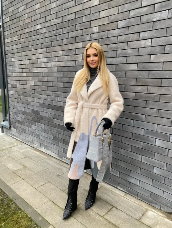 Шуба тедди из натуральной шерсти с английским воротником - фото 2