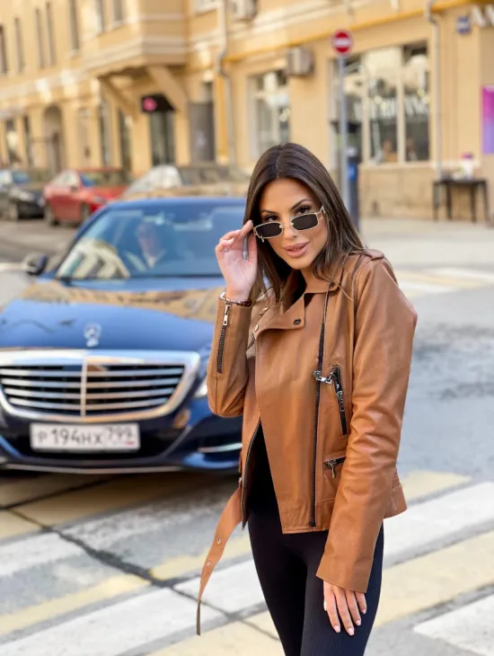 Косуха из натуральной кожи в цвете кэмел - фото 2