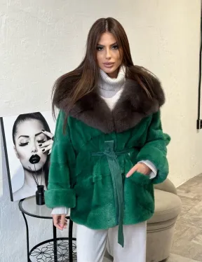 Норковое пончо с капюшоном в цвете изумруд - фото 0