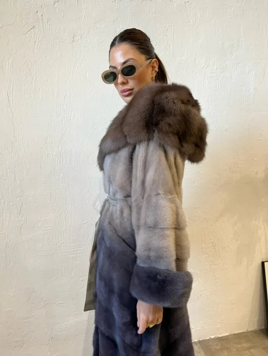 Удлиненная норковая шуба с капюшоном из меха куницы - эффект деграде - фото 3