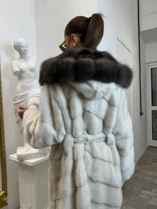 Шуба из меха норки Velvet с капюшоном из меха куницы - фото 2