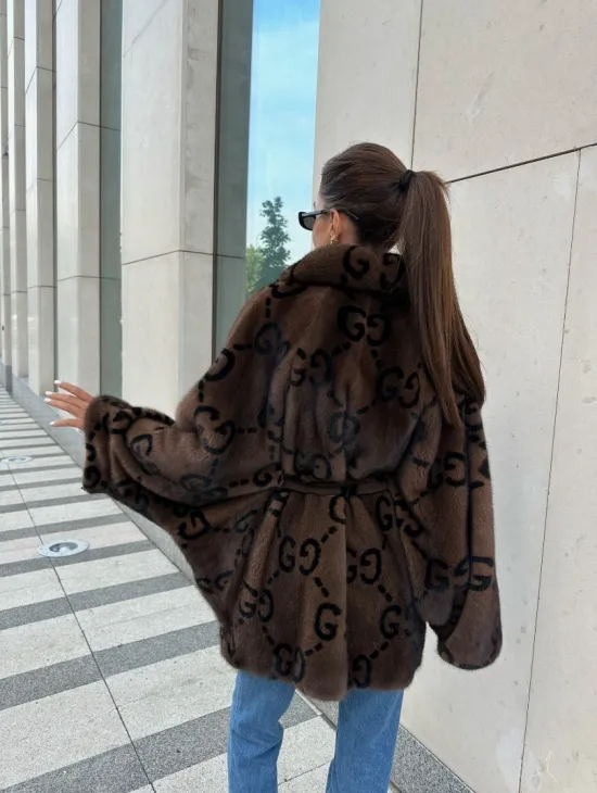 Шуба летучая мышь плюшевая норка VELVET - цвет орех - фото 4