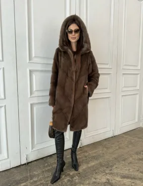 Шуба из меха норки с капюшоном в цвете орех - фото 4
