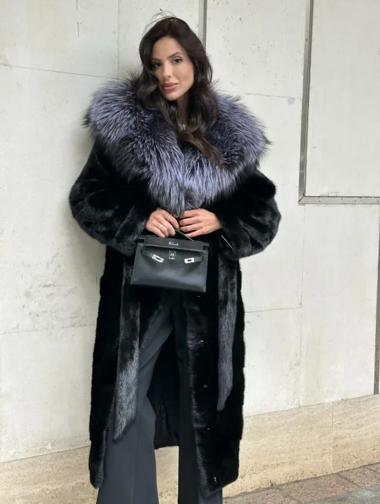 Норковая шуба черного цвета с капюшоном из чернобурки - фото 0