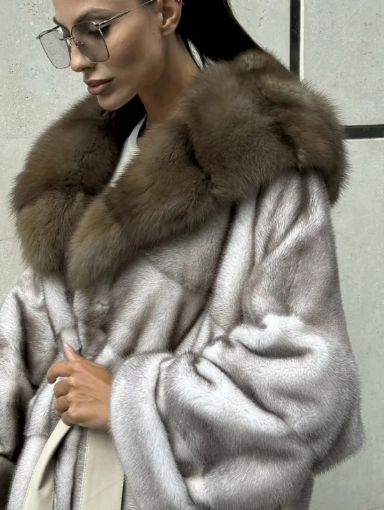 Шуба норковая с капюшоном из меха куницы - колотый лед - фото 1